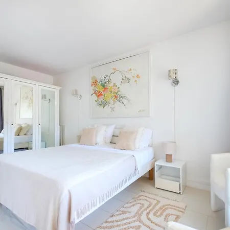 Center Sea And Sky * Канны