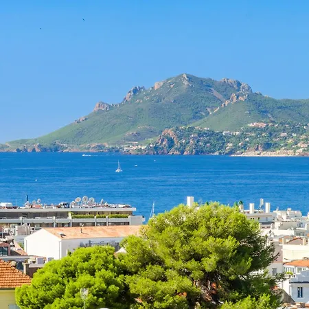 Center Sea And Sky *