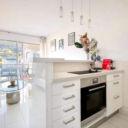 Center Sea And Sky *