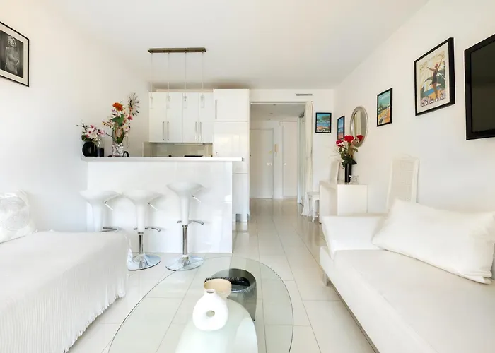 Center Sea And Sky Cannes