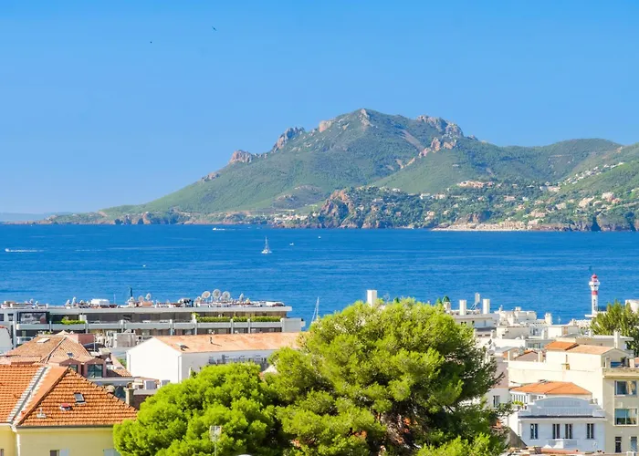 Center Sea And Sky *