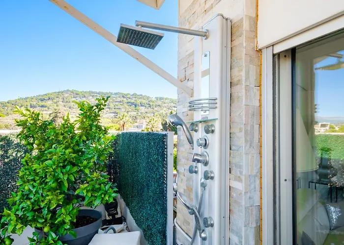 Center Sea And Sky *