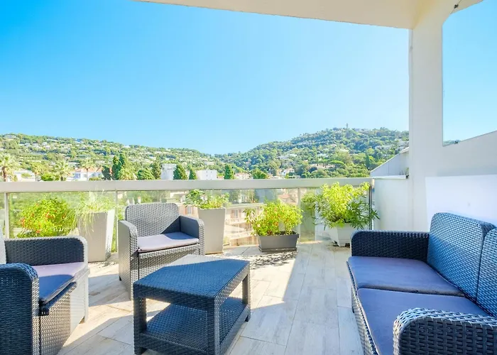 Center Sea And Sky Cannes