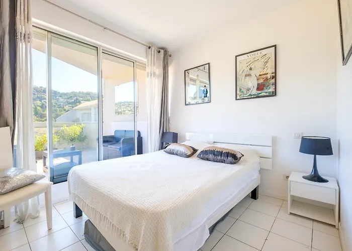 Center Sea And Sky *