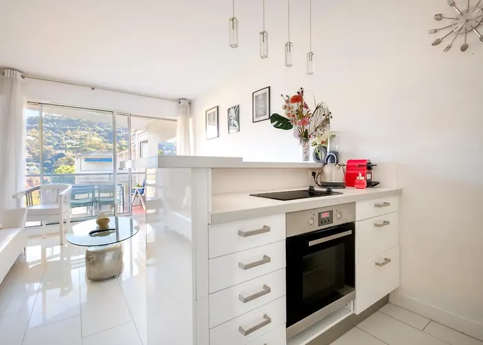 Center Sea And Sky *